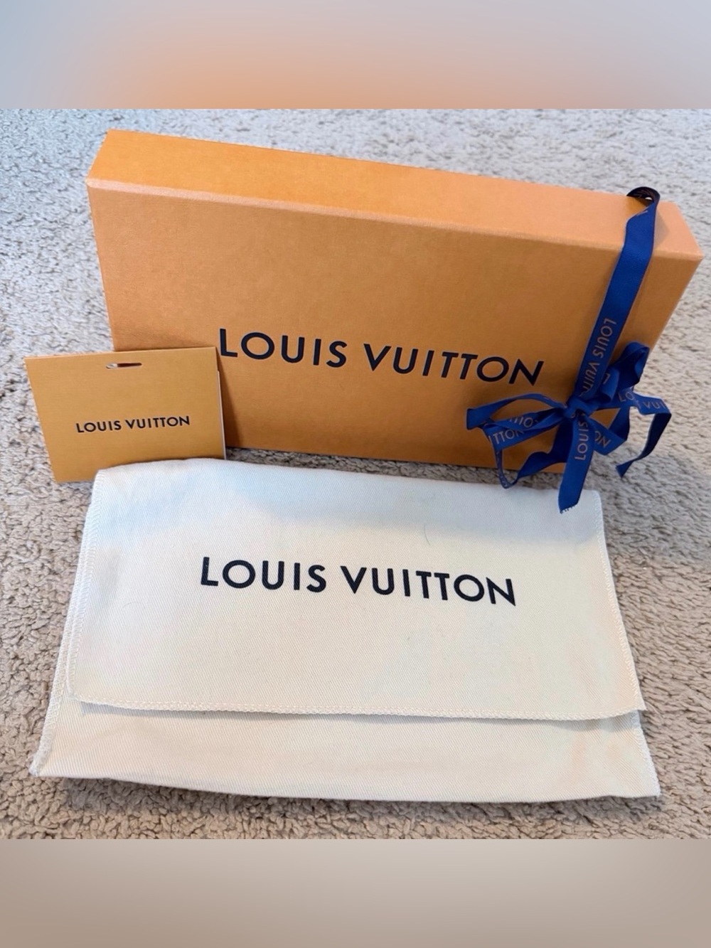 LOUIS VUITTON